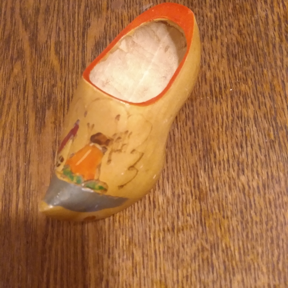 Vintage Aruba Souvenir Miniature Carved Wooden Dutch Shoes Country hand painted.